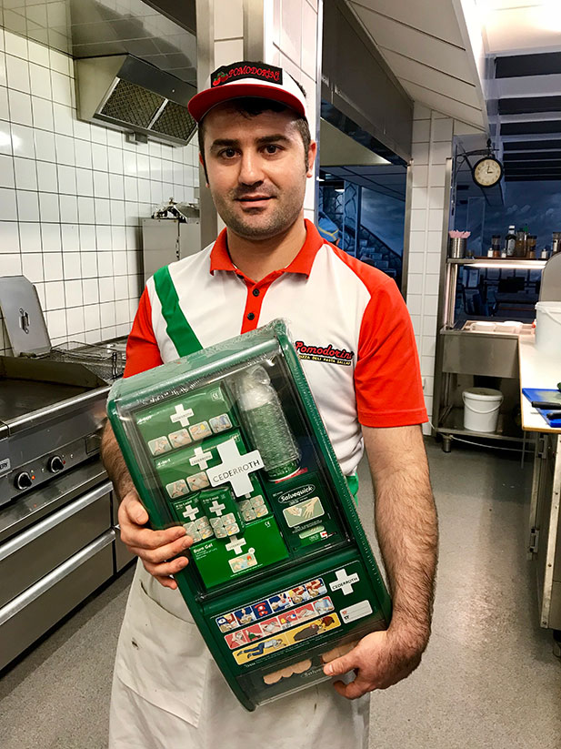 Pomodorini pizzeria <br>Vinnare av förstaförbands tavla med Carlsberg vid lotteri V 4  Vinnande röd / vit lott : Serie B 40 och 76
