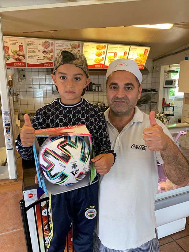 Pizzeria Gula villan <br>är Vinnare av EM fotboll med Coca Cola V 23  Lila lott Serie Y nr 21